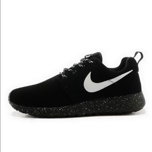 Nike women roshe run black