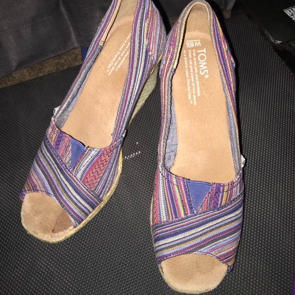 Super cute Toms wedges!