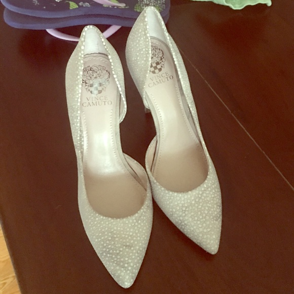 New Vince Camuto off-white textured heels 38.5/8.5