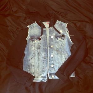 Hooded denim jacket 💙