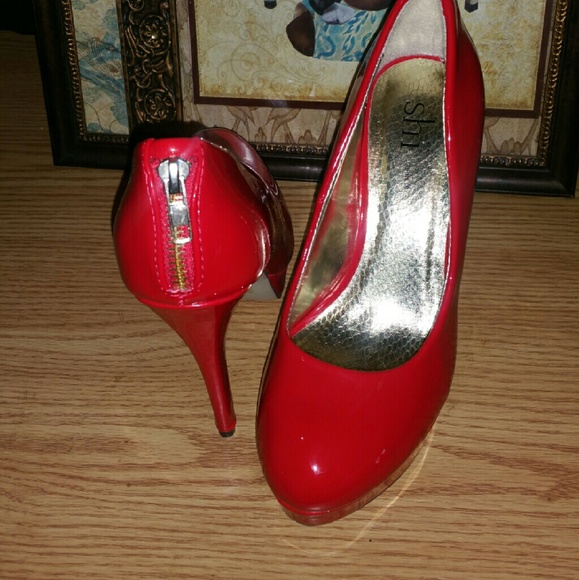 Patent leather red pump