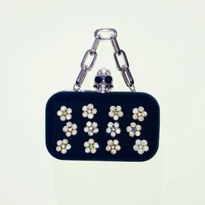 Beautiful Swarovski night bag😍