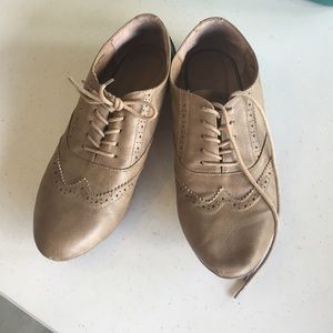 Oxford shoes size 8.