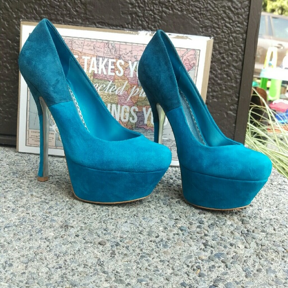 Blue suede shoes. - Picture 1 of 2