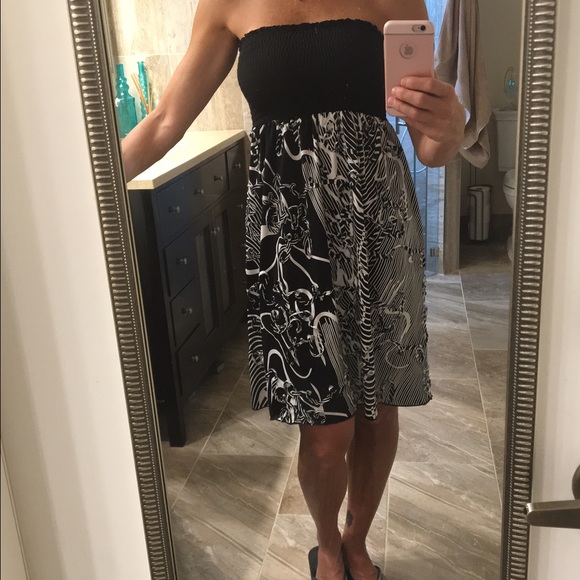 Black and White Dress/ Cover-up - Picture 2 of 4