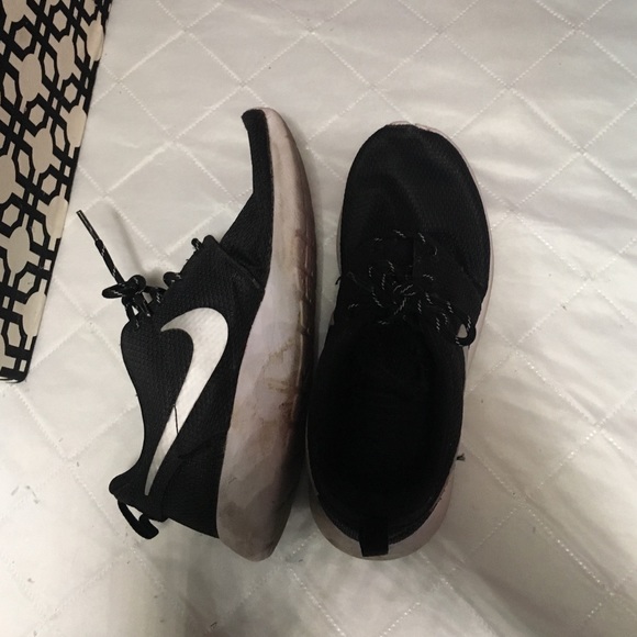 Nike Shoes - Nike tennis shoes