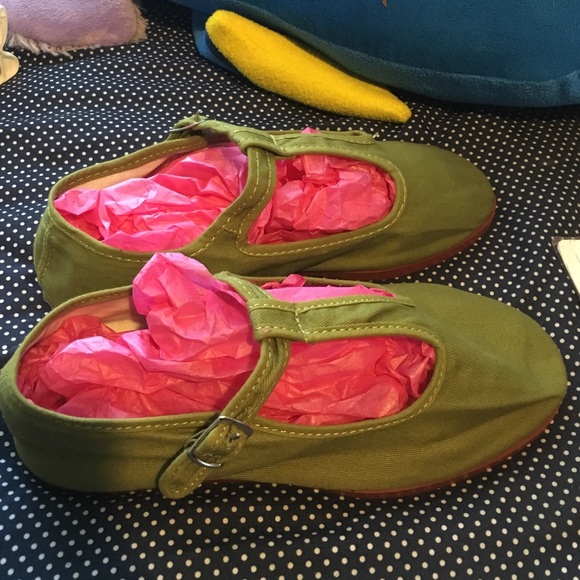 NEW URBAN OUTFITTERS MARY JANE FLATS