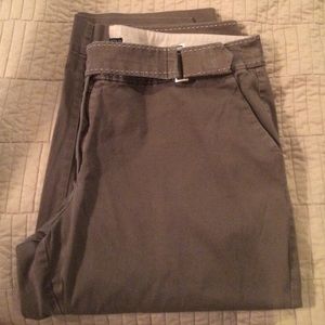 🎉Avenue Stretch Taupe with cream stitch Capris🎉