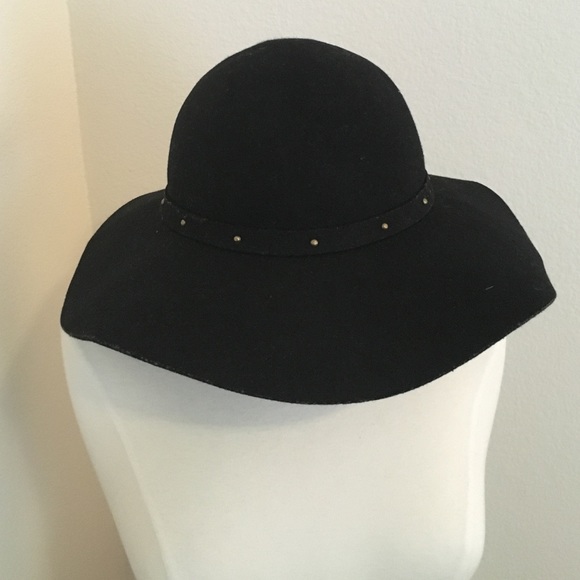 Urban Outfitters Floppy Black Hat - Picture 1 of 3