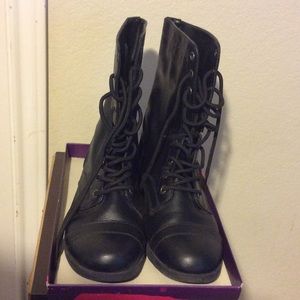Black lace up combat boots in excellent condition