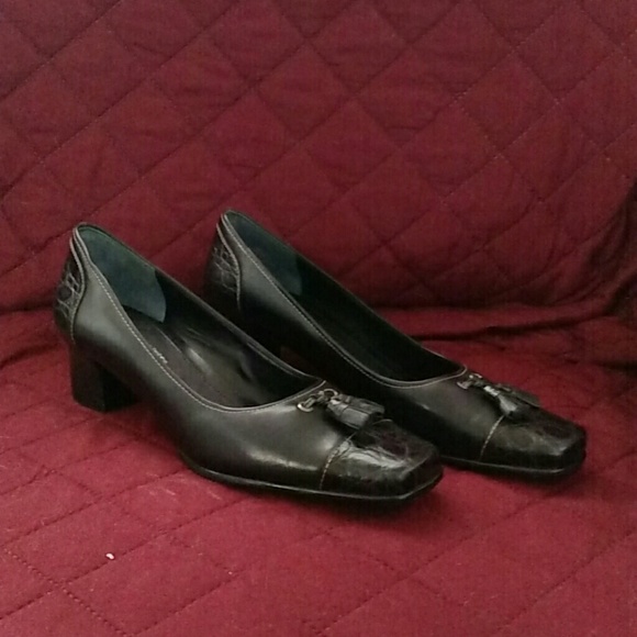 W's Easy Spirit Pump Size 8