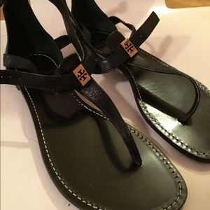 Classic Tory Burch t-strap flat black sandals