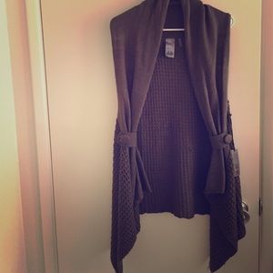 Sleeveless crochet pullover
