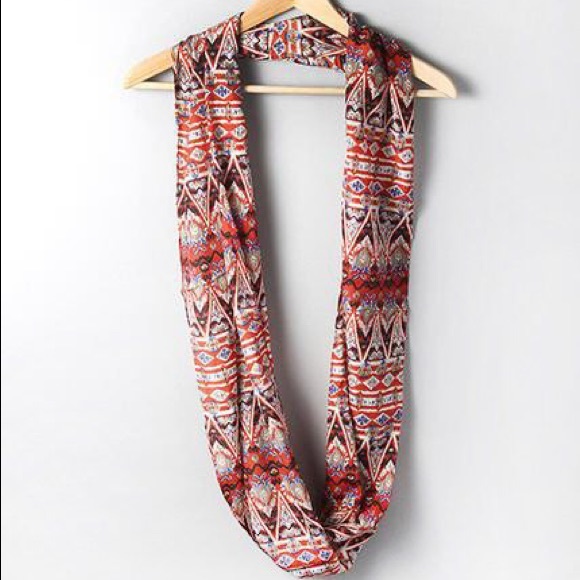 ❤️SOLD❤️Lightweight Tribal Scarf - Picture 2 of 3