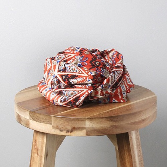 ❤️SOLD❤️Lightweight Tribal Scarf - Picture 3 of 3