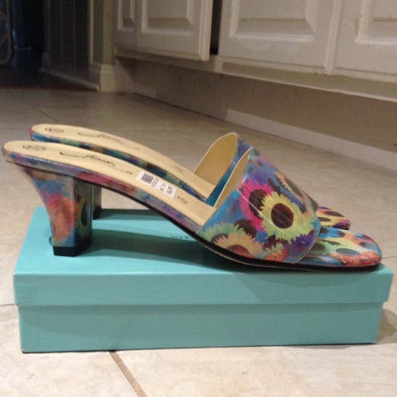 Vegan "Holographic" Fioni Shoes! NWT - Picture 4 of 4