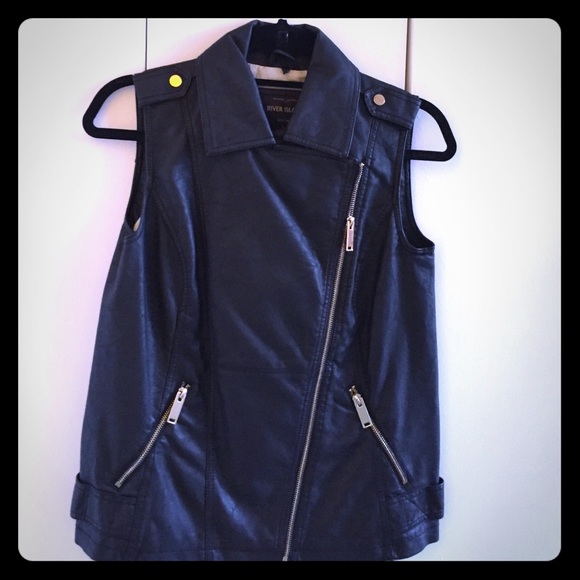 Black leather vest with removable faux fur collar