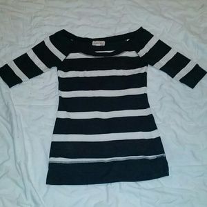 Exposed shoulder shirt