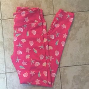 OS Lularoe leggings. Only tried on.