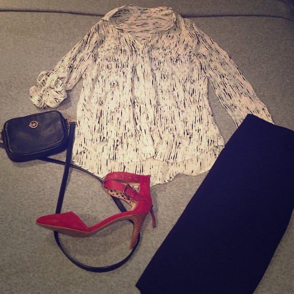 EXPRESS black & white portofino button down shirt