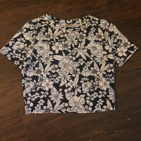 Floral navy crop top