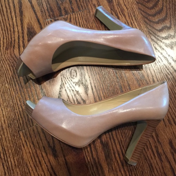 Open toe Franco Sarto beige pump size 8