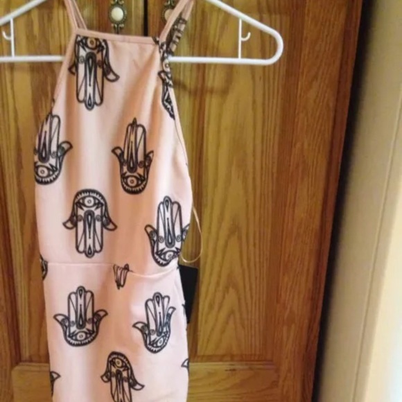 NWT Missguided dress. Us 2. Hits right above knee