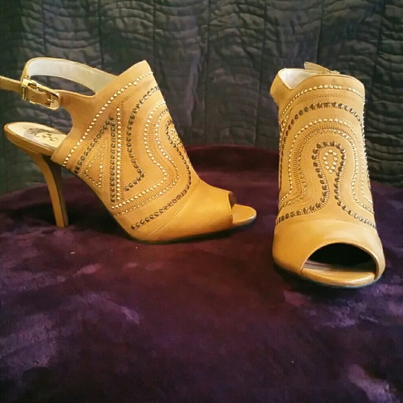 Vince Camuto tan and gold heels..