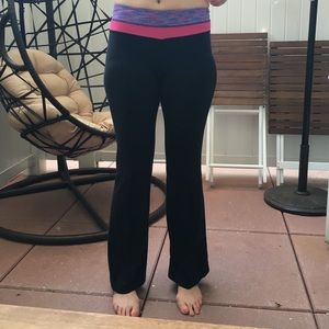Lululemon black pants with pink band
