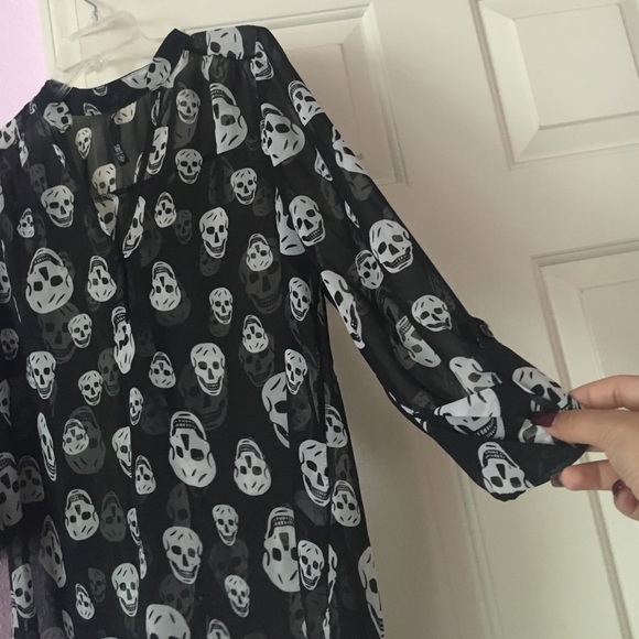 Cute skull blouse - Picture 2 of 2