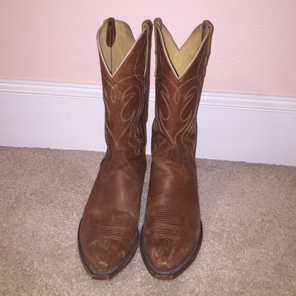 Brown cowgirl boots