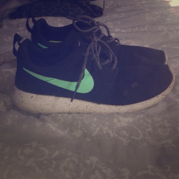 🚨UFT🚨 Nike roshes  running shoes