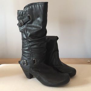 Black mid-calf fall boots