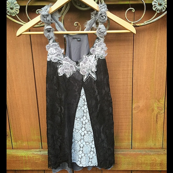 Cute Daytrip top from The Buckle. Size Medium