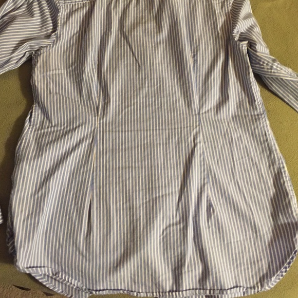 Gap Women's Fit Dressy Button Down Blouse - Picture 3 of 4