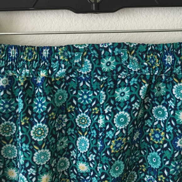 Patterned flowy shorts - Picture 3 of 4