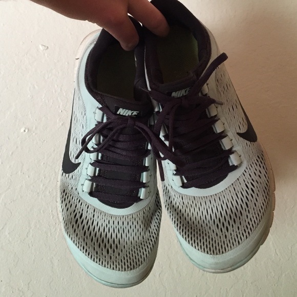 blue + gray nike free's
