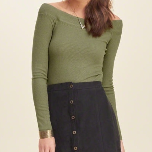 Hollister Tops - Hollister Olive green off the shoulders shirt