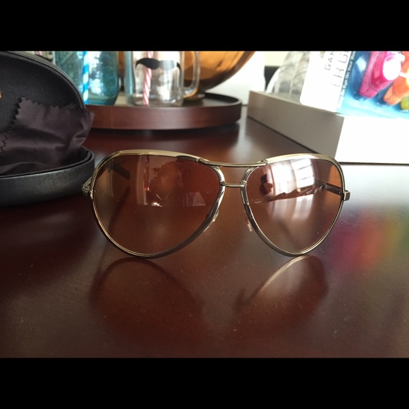 Gold Gucci aviators