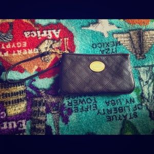 CONVENIENT, LIGHT & CUTE wristlet/clutch. The SAK