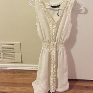 BEAUTIFUL and flattering white ruffle ZARA dress