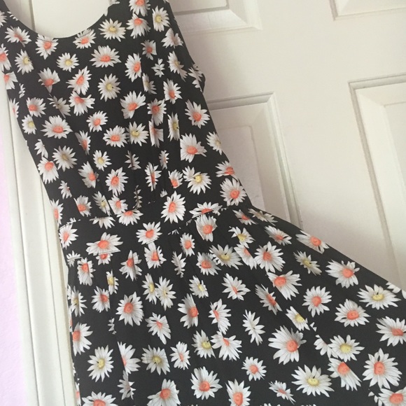 Sunflower romper - Picture 2 of 3