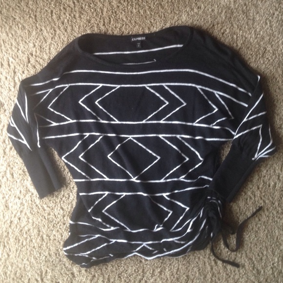 Express Balck White Pattern Sweater Size Small - Picture 1 of 4