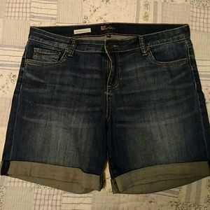 Kut from the kloth Catherine boyfriend shorts
