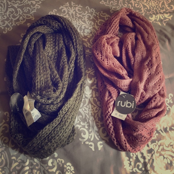 Infinity scarves set