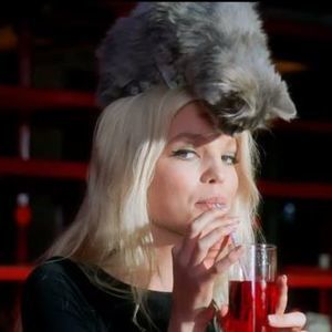 Meet your Posher, Phoebe