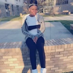 Meet your Posher, Keonia