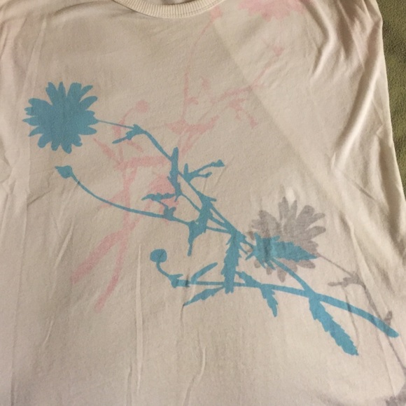 GAP Product Red Tee - Picture 3 of 3