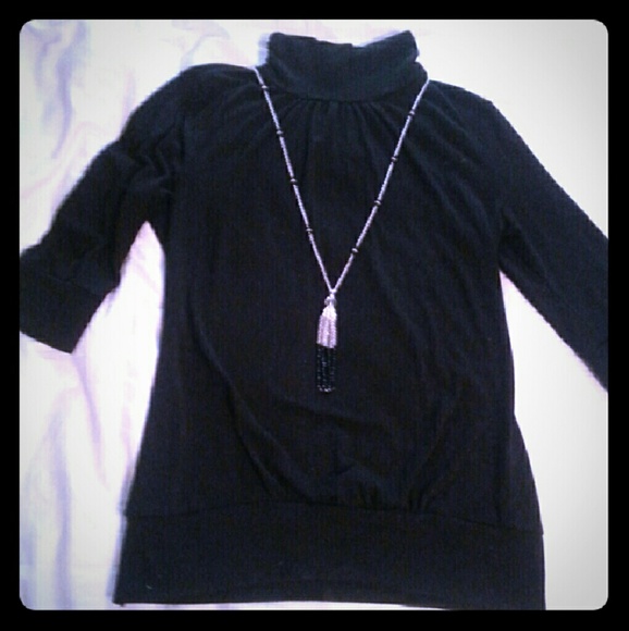 Black shirt 3/4 sleeved