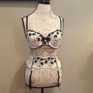 Romantic Bra & Garter Set